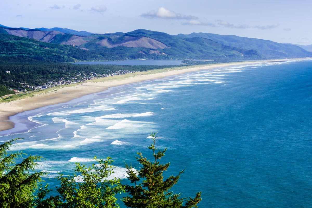 Mild Winters & Seaside Bliss: This Hidden West Coast Beach Town Is The Ultimate Relaxing Escape